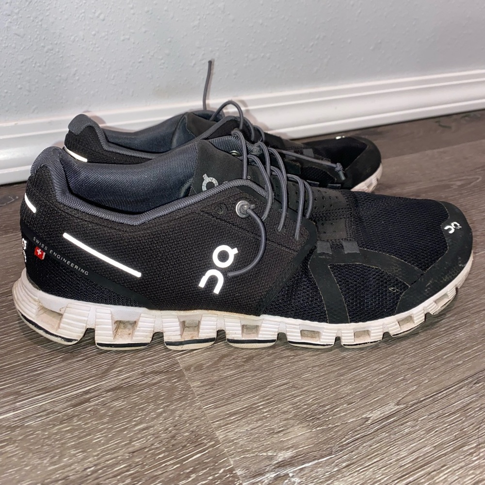 On Cloud shoes, size: 7.5